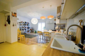 Good Ambiance, center, arty apartment